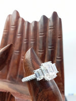 Load image into Gallery viewer, Fine Jewelry Emerald Lab Grown Diamond Solid Gold Three Stone Wedding Engagement Ring