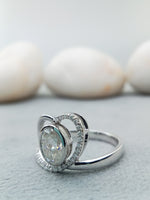Load image into Gallery viewer, 14 kt White Gold Oval Diamond Ring