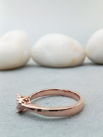 Load image into Gallery viewer, 10/14 kt Rose Gold Flower Cluster Diamond Ring