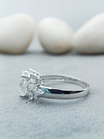 Load image into Gallery viewer, 14 kt oval cut lab grown engagement ring