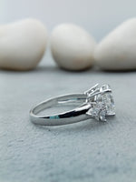 Load image into Gallery viewer, 14 kt oval cut lab grown engagement ring