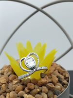 Load image into Gallery viewer, 14 kt White Gold Oval Diamond Ring