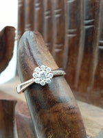 Load image into Gallery viewer, 10/14 kt Rose Gold Flower Cluster Diamond Ring