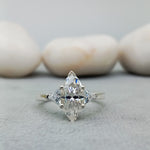 Load image into Gallery viewer, 14/18 kt White gold lab Marquise Diamond Ring
