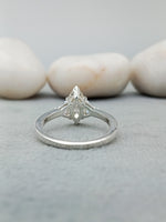 Load image into Gallery viewer, 14/18 kt White gold lab Marquise Diamond Ring
