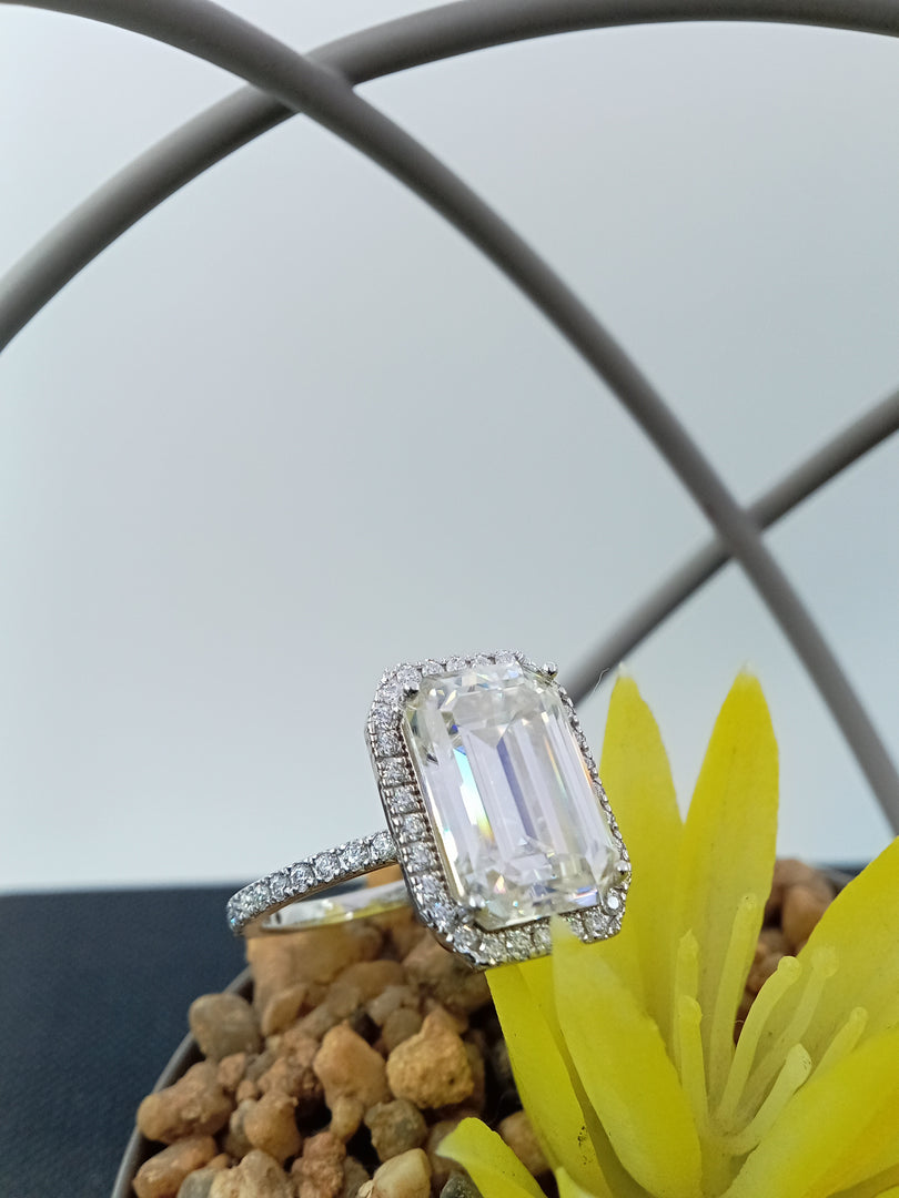 14 kt white gold Emerald cut diamond engagement ring